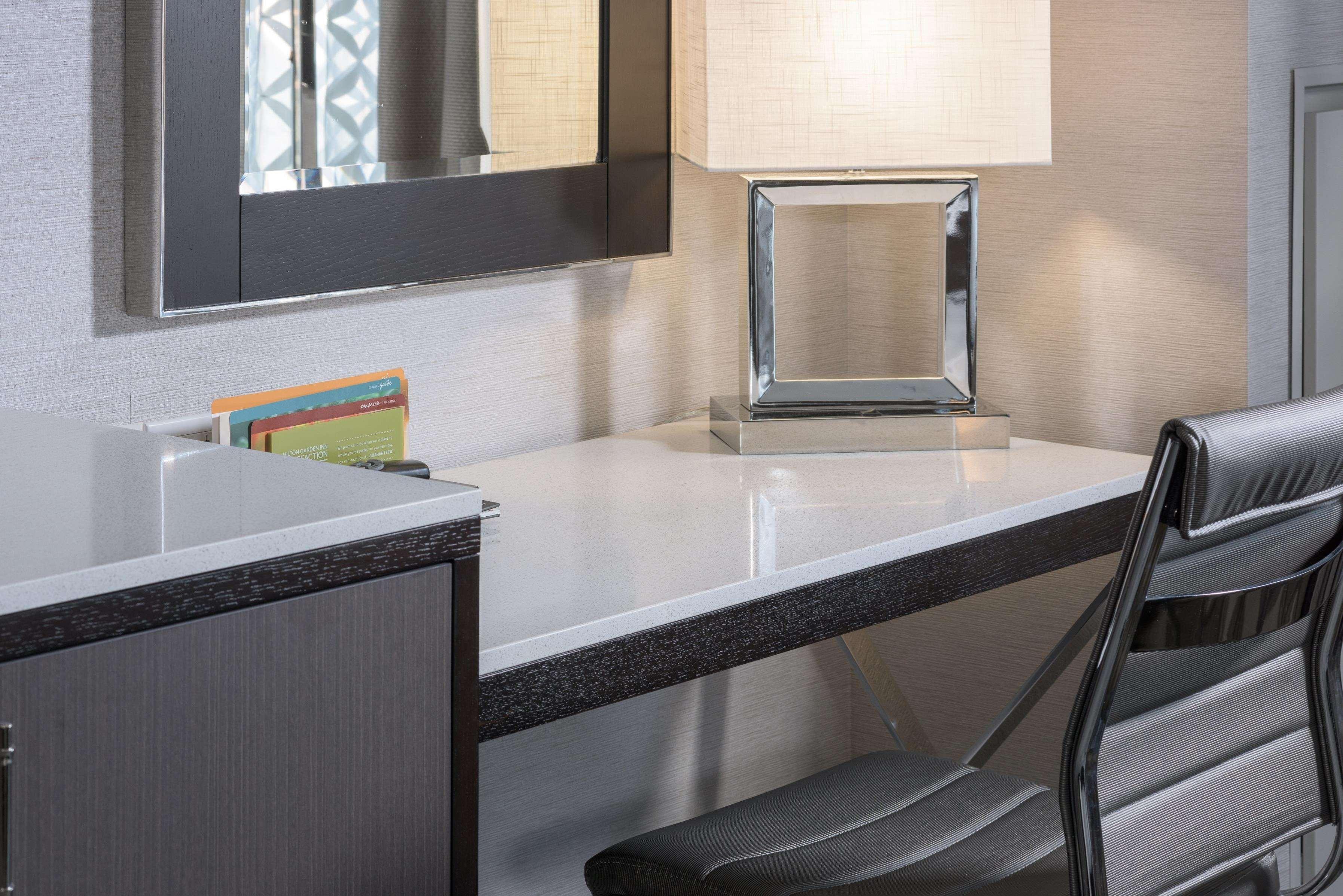 Hilton Garden Inn Portsmouth Downtown Екстер'єр фото